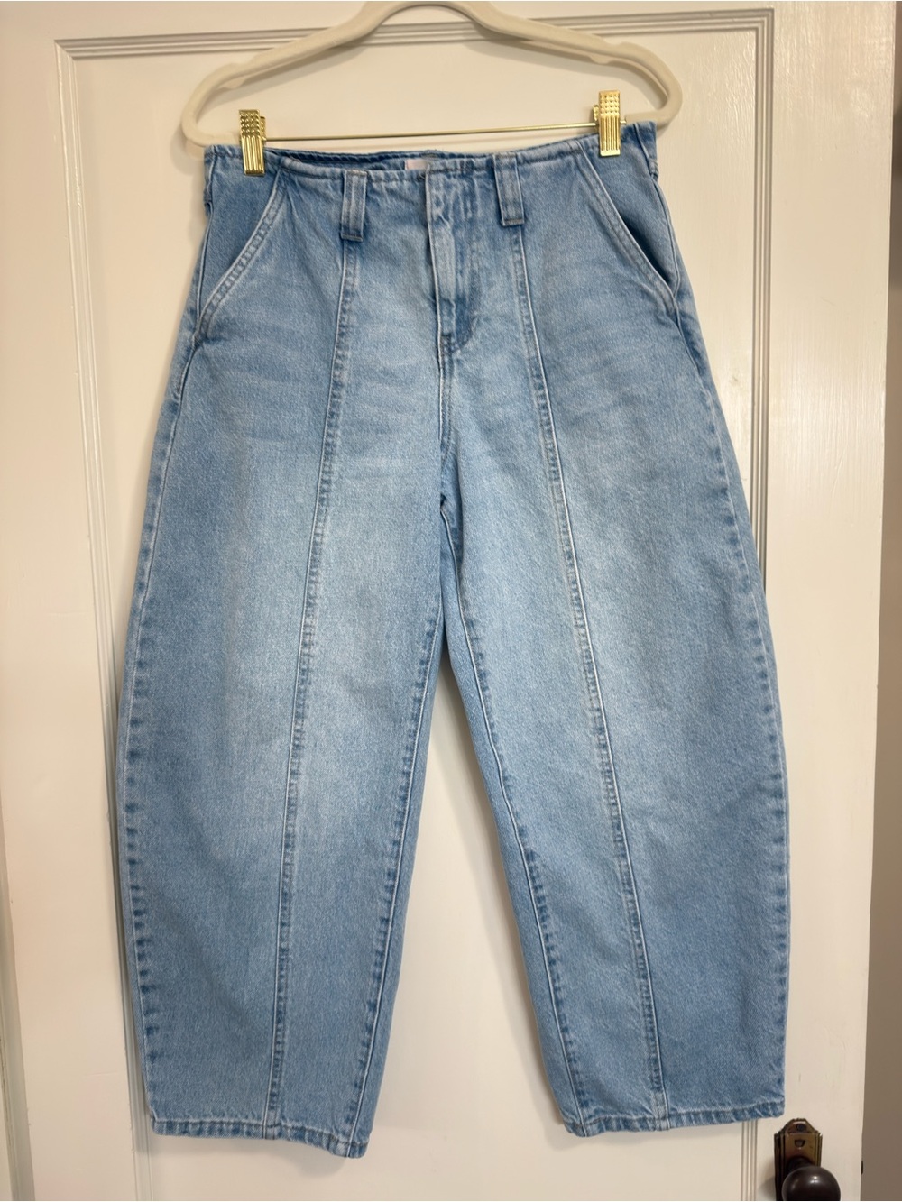 Universal Thread Light Wash Women's Barrel Jeans with Front Seams